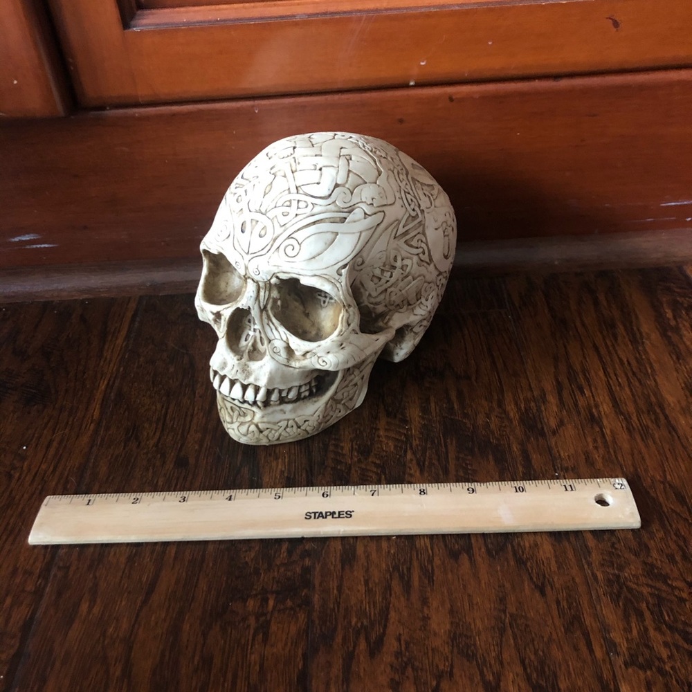 Skull (Celtic or Mayan?) - Picture 2 of 3